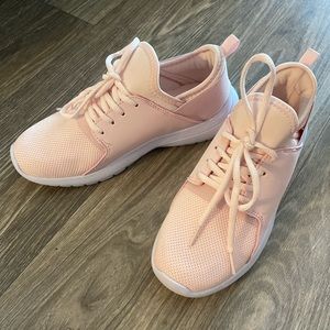 Women’s Pink Tennis Shoe